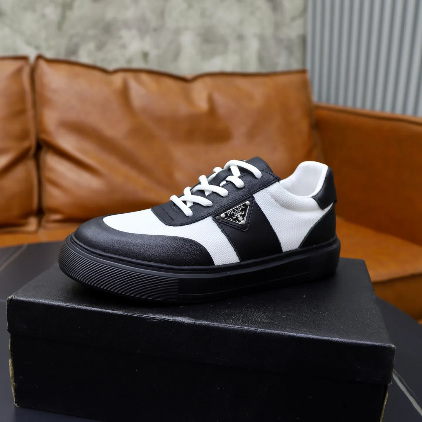 Ex-factory price: 462💰🙅‍♂️🙅‍♂️🙅‍♂️ Brand: PRADA Standard code: 38-44 (45 customized) Grade: Same as the official website Material: Original material splicing Comfortable and breathable lining Lightweight and wear-resistant sports outsole Style category: Men's fashionable casual shoes Running sneakers Distinguished luxury brand elements Top luxury Color: actual picture color